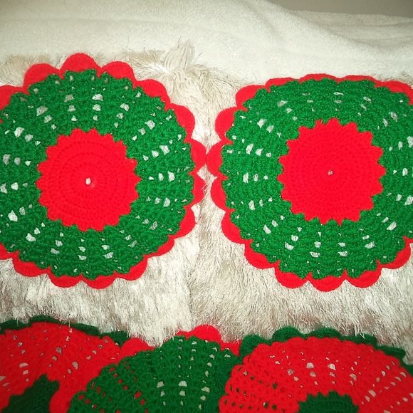 SET OF 5 CHRISTMAS DOILIES ROUND CROCHET RED & GREEN VINTAGE HANDMADE 17" LARGE - Picture 3 of 4